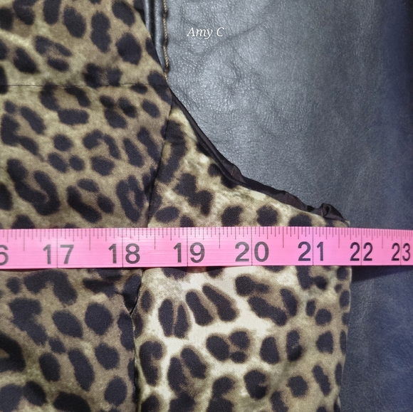 Jones New York Animal Print Puffer Vest Size Large In EUC. - Picture 7 of 7